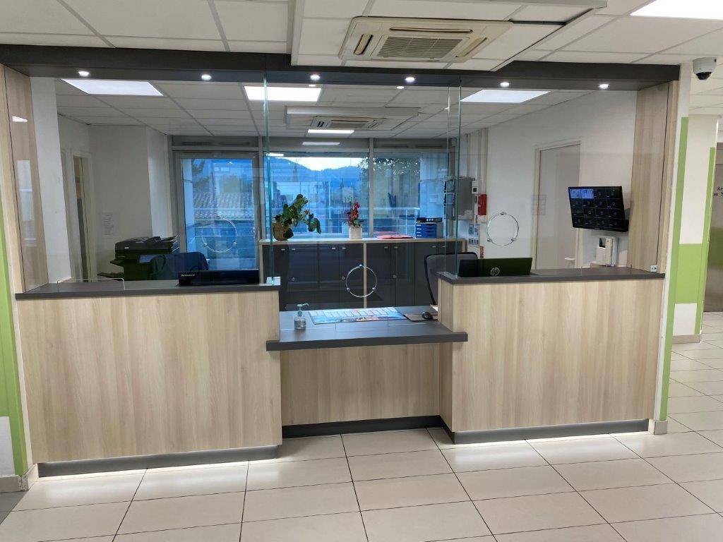 Menuisier pour aménagement de bar-restaurant Aix-en-Provence et les Bouches-du-Rhône (13)