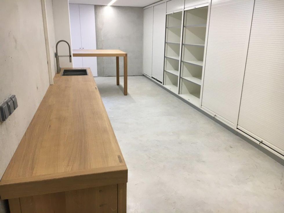 Armoire de rangement avec rideau roulant