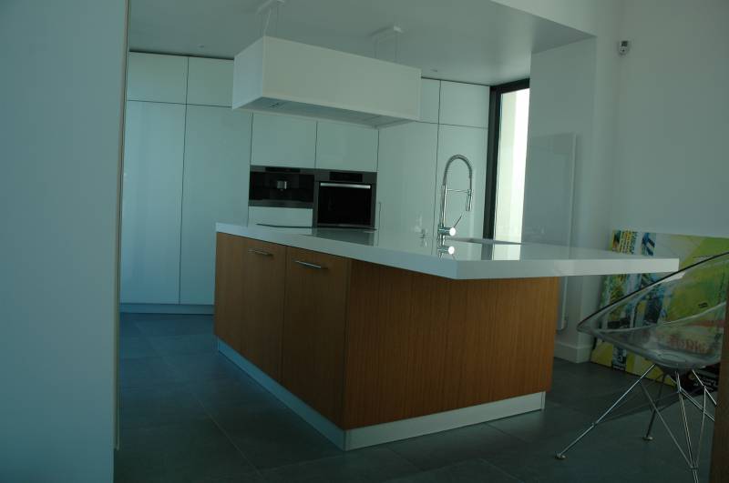 PLACAGE PORTE EN TECK POUR CUISINE SUR MESURE A MARSEILLE