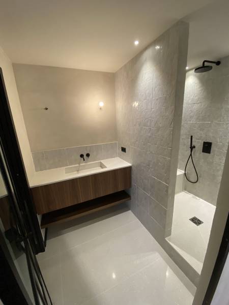 SALLE DE BAIN HAUT DE GAMME ROUCAS BLANC