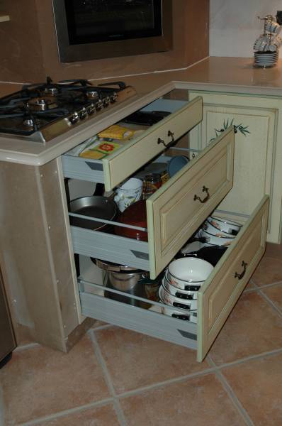 CONCEPTION D'UNE CUISINE SUR MESURE AU STYLE RESOLUMENT PROVENCALE POUR UNE VILLA A ALLAUCH