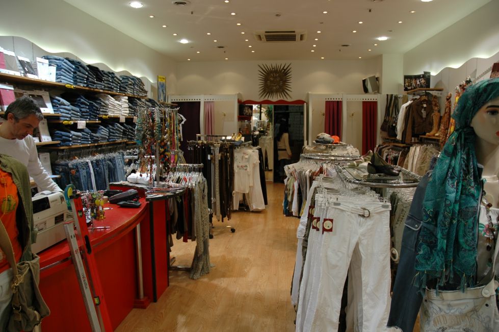 Mise en oeuvre et Agencement boutique de luxe marseille et PACA