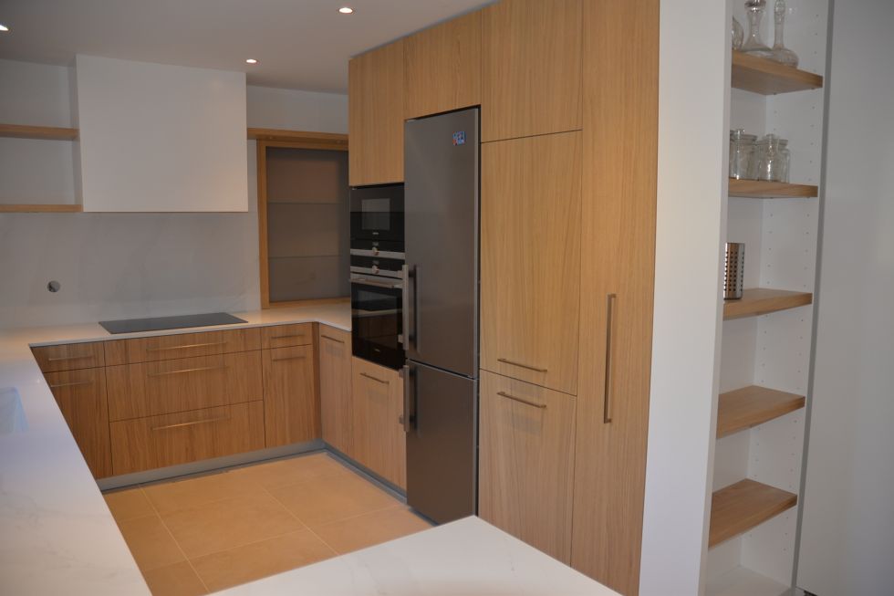 Cuisine sur mesure placage chêne verni nature
