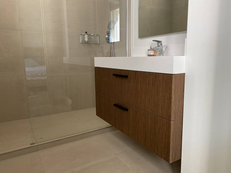 SALLE DE BAIN MASTER VILLA HAUT DE GAMME CASSIS PRESTATIONS SUR MESURE RESPECT DU SITE