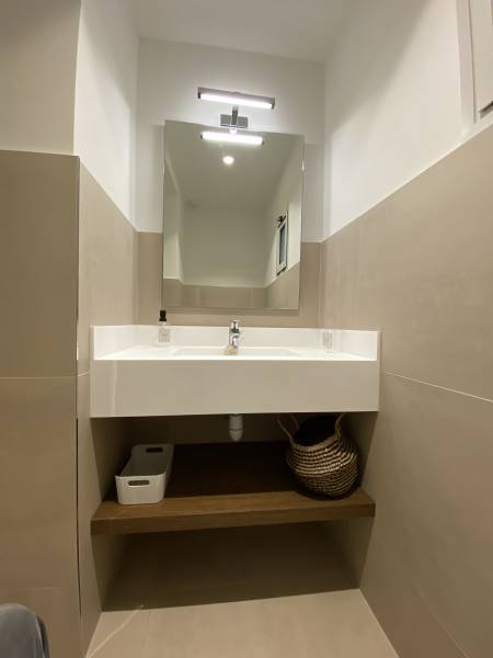 SALLE DE BAIN MASTER VILLA HAUT DE GAMME CASSIS PRESTATIONS SUR MESURE RESPECT DU SITE