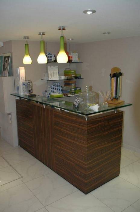 Agencement et création de mobilier sur mesure pour magasin d'optique à Marseille Vieux POrt