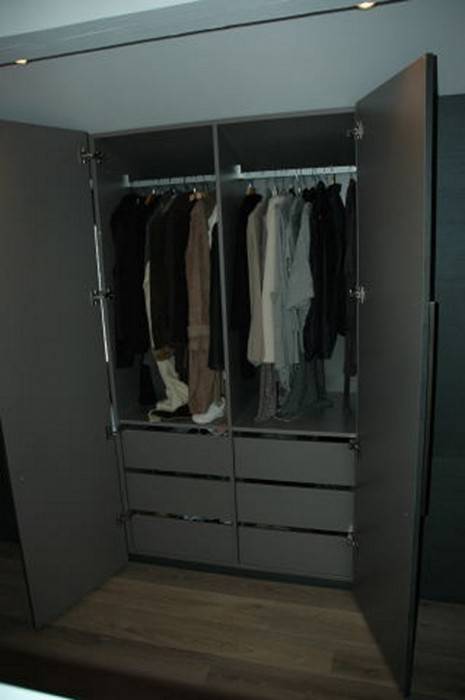 Conception de Dressing sur mesure avec placage Wengé griffé à Fréjus proche de Saint Raphaël