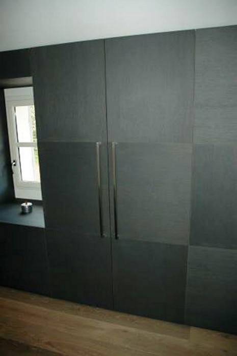 Conception de Dressing sur mesure avec placage Wengé griffé à Fréjus proche de Saint Raphaël